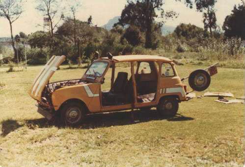 SS2f: R4 Bathing - The wash down after playing in the sand at the gymkhana at the van Reenen run