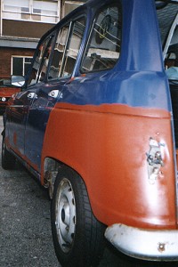 The rear panel is coated in red lead, but the gap between the panels is causing rust on the ledge below