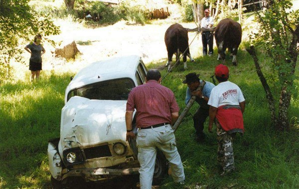 YA8b: One man uses a wooden pole to dislodge the wheels