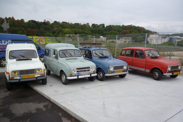 A group of Renault 4s from the Netherlands and Germany / Un groupe de Renault 4s des Pays-Bas et de l'Allemagne