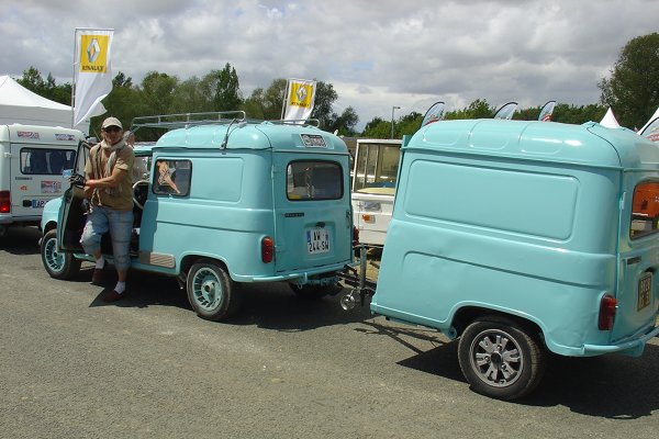 Thenay 2011 série 1 numéro 28: deux F4, une régulière et l'autre coupée pour utiliser comme remorque