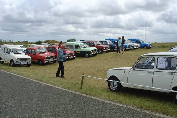 Thenay 2011 série 1 numéro 31: l'autre moitié du champs avec plusieurs Britanniques