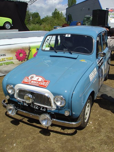 Thenay 2011 série 1 numéro 36: l'avant de la Renault 4 qui a été gagnée