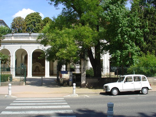 Reflexia parked outside the Source des Celestins in Vichy