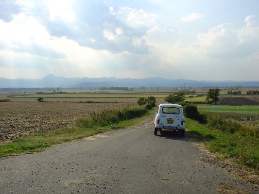 Reflexia, with the peak of Puy de Dôme behind her in the distance