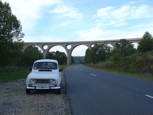 Queen Geanine beneath an interesting viaduct between Balbigny and Violay