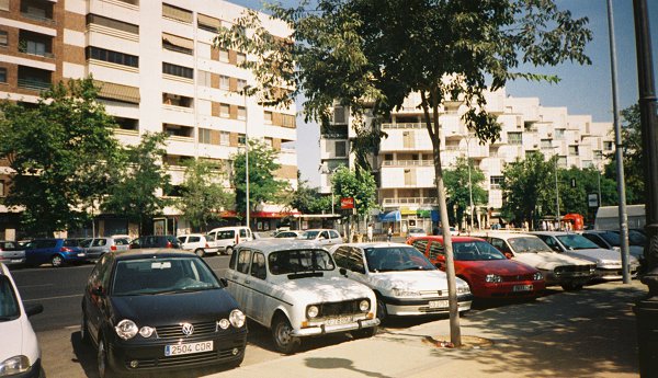 A white R4 parked in the centre of Córdoba